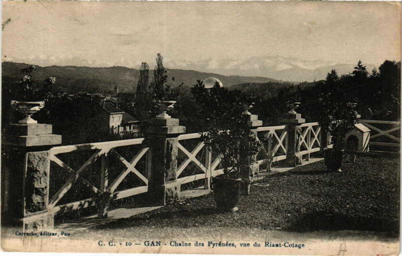 Carte postale ancienne Gan - Chaine des Pyrénées vue de Riaut-Cotage à Py