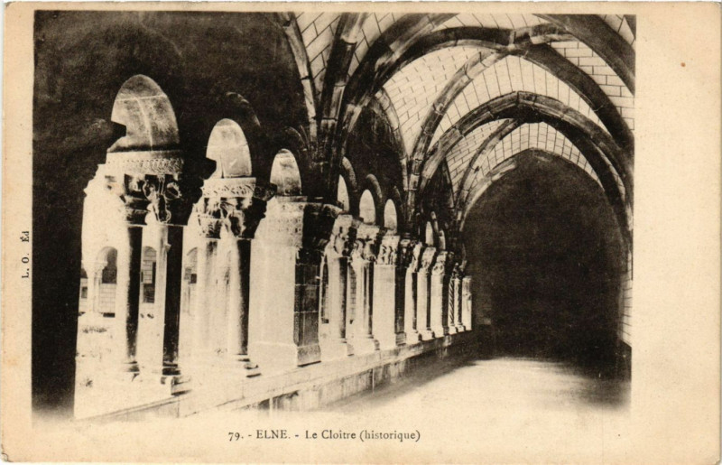 Carte postale ancienne Elne - Le Cloitre (historique) à Elne