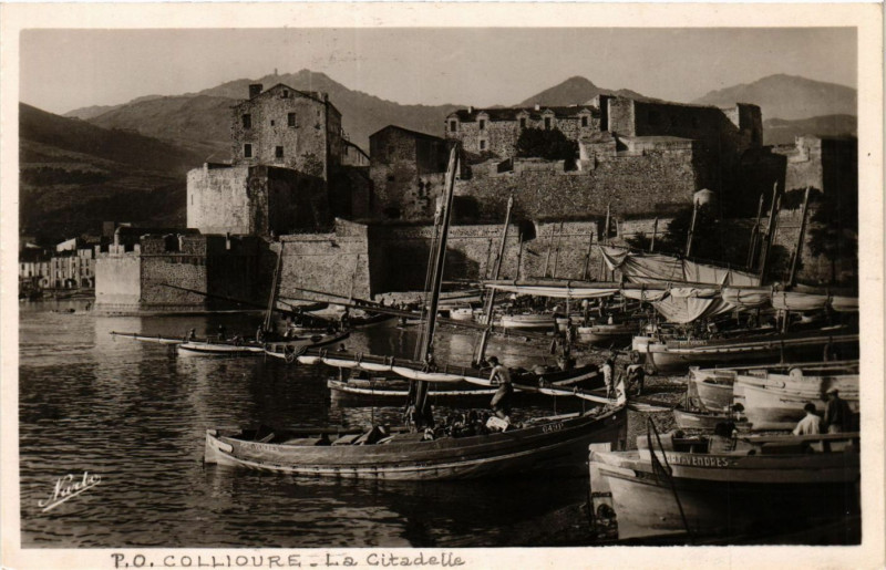 Carte postale ancienne Collioure - Ensemble du Port et la Citadella à Collioure