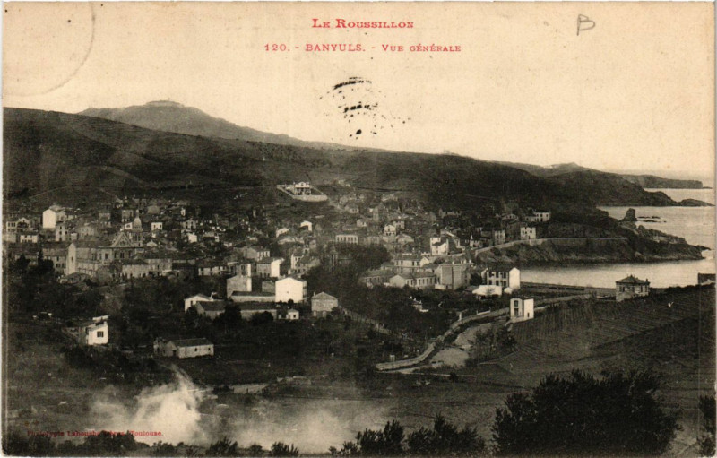 Carte postale ancienne Le Roussillon - Banyuls - Vue générale à Llo