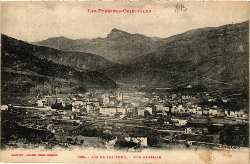 Carte postale ancienne Les Pyrénées-Orientales - Arles-sur-Tech - Vue générale à Arles-sur-Tech