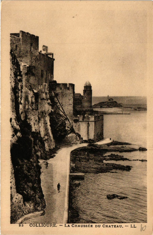 Carte postale ancienne Collioure - La Chaussée du Chateau à Collioure
