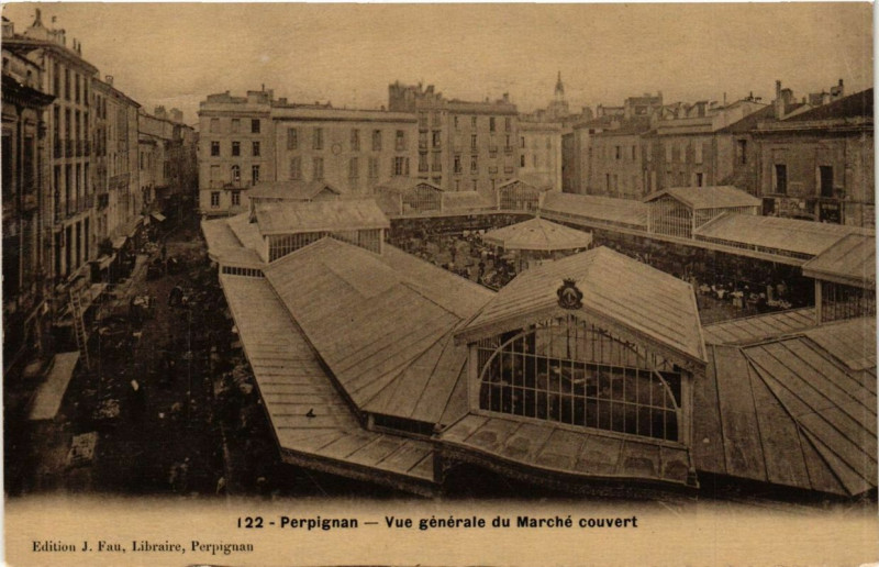 Carte postale ancienne Perpignan Vue générale du Marché couvert à Perpignan