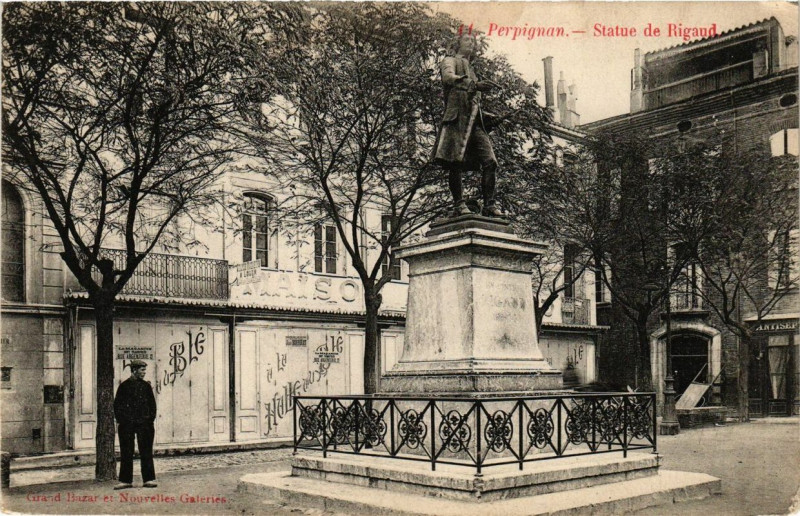 Carte postale ancienne Perpignan Statue de Rigaud à Perpignan