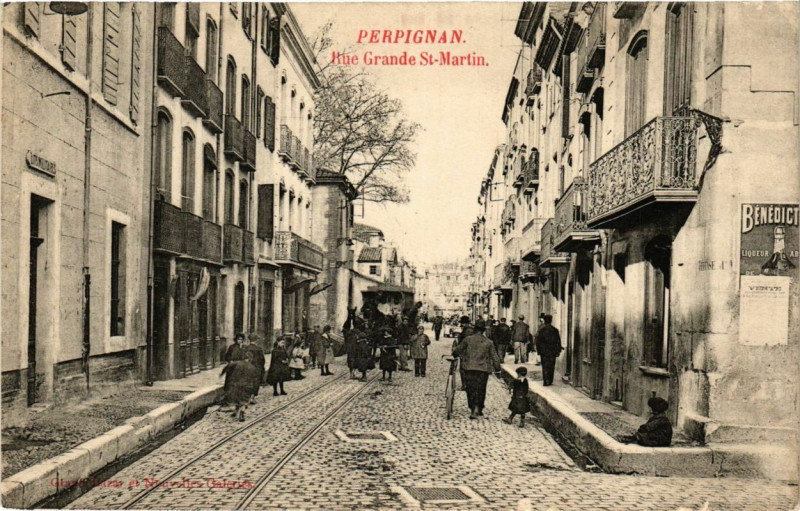 Carte postale ancienne Perpignan Rue Grande Saint-Martin à Perpignan