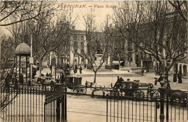 Carte postale ancienne Perpignan Place Arago à Perpignan