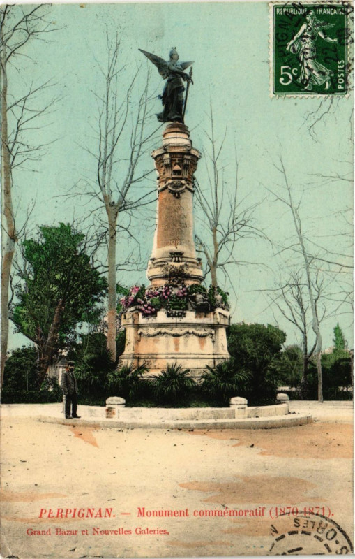 Carte postale ancienne Perpignan Monument commemoratif à Perpignan