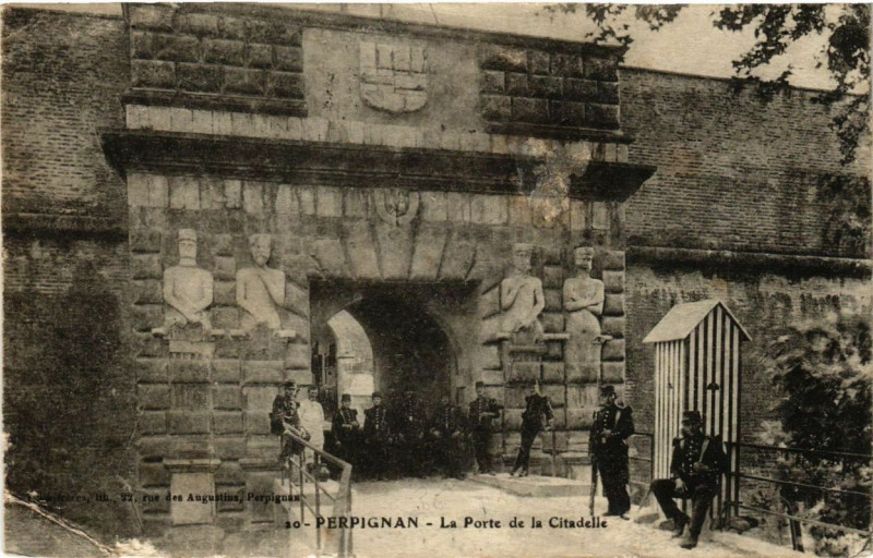 Carte postale ancienne Perpignan La Porte de la Citadelle à Perpignan