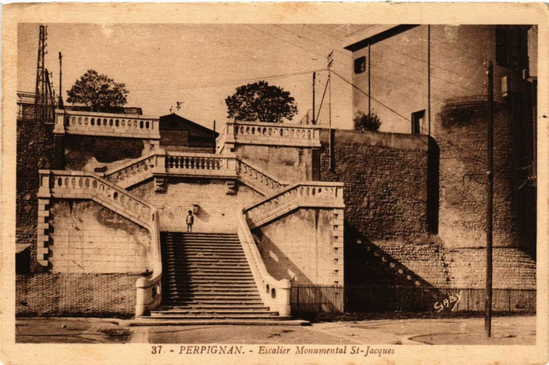Carte postale ancienne Perpignan Escalier Monumental Saint-Jacques à Perpignan