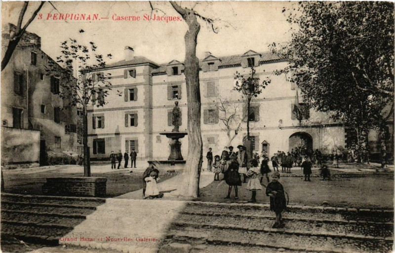 Carte postale ancienne Perpignan Caserne Saint-Jacques à Perpignan