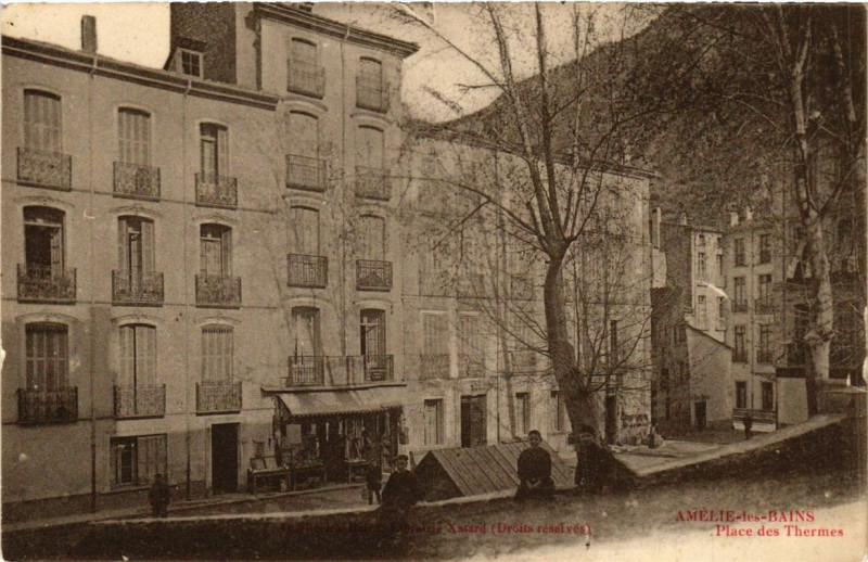 Carte postale ancienne Amelie-les-Bains Place des Thermes