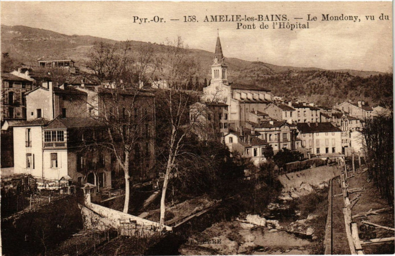 Carte postale ancienne Pyr.-Or. - Amelie-les-Bains - Le Mondony vu du Pont de l'Hopital à Py