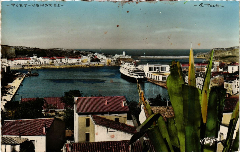 Carte postale ancienne Port-Vendres - Vue générale du Port currier à Port-Vendres