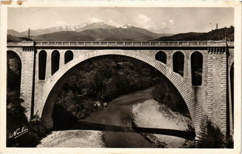 Carte postale ancienne Ceret (P.-O.) - Le Pont et le Conigou sur le Tech à Céret
