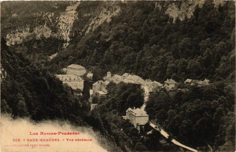 Carte postale ancienne Les Basses-Pyrénées - Eaux-Chaudes - Vue générale à Py
