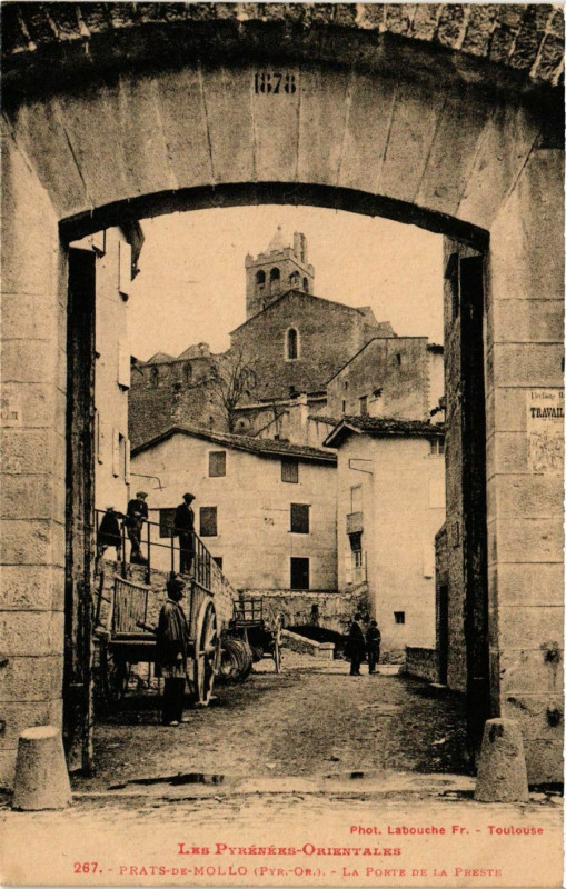 Carte postale ancienne Les Pyrénées...-Prats-de-Mollo - La Porte de la Preste à Llo