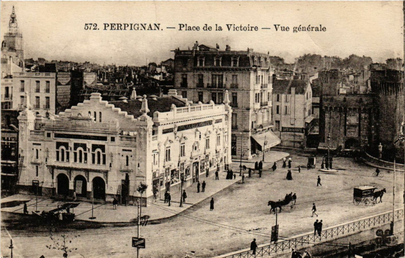 Carte postale ancienne Perpignan - Place de la Victoire - Vue générale à Perpignan
