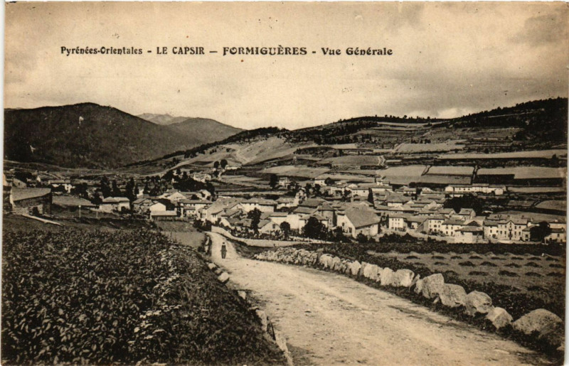 Carte postale ancienne Pyrénées-Orientales - Le Capsir - Formigueres - Vue générale à Formiguères
