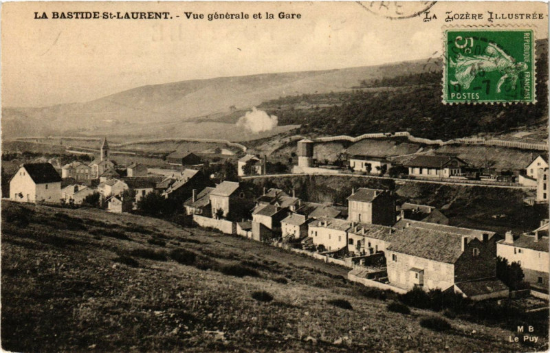 Carte postale ancienne La Bastide-Saint-Laurent - Vue générale et la Gare