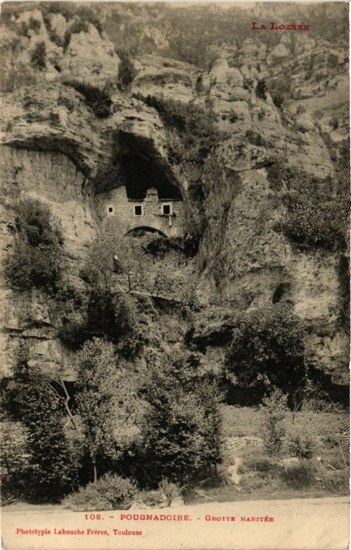 Carte postale ancienne Pougnadoire - Grotte Habitée