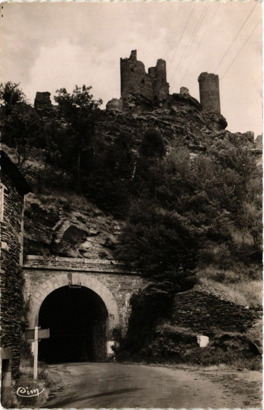 Carte postale ancienne Bagnols-les-Bains - Ruines du Tournel - Le Tunnel