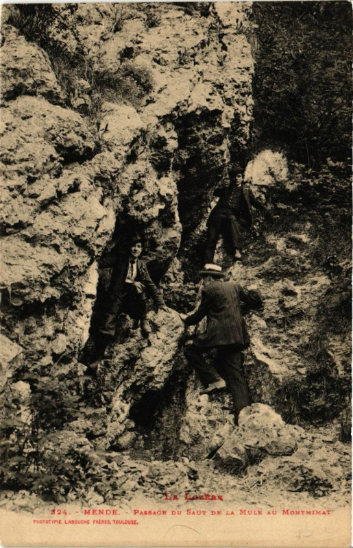 Carte postale ancienne Mende - Passage du Saut de la Mule au Mont Mimat à Mende