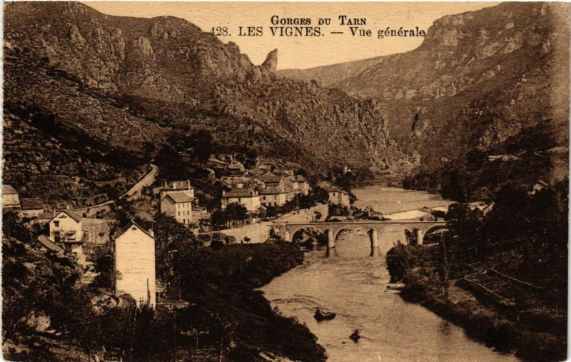 Carte postale ancienne Les Vignes - Vue générale - Gorges du Tarn