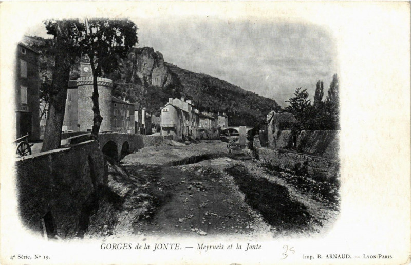 Carte postale ancienne Meyrueis - Meyrueis et la Jonte - Gorges de la Jonte à Meyrueis