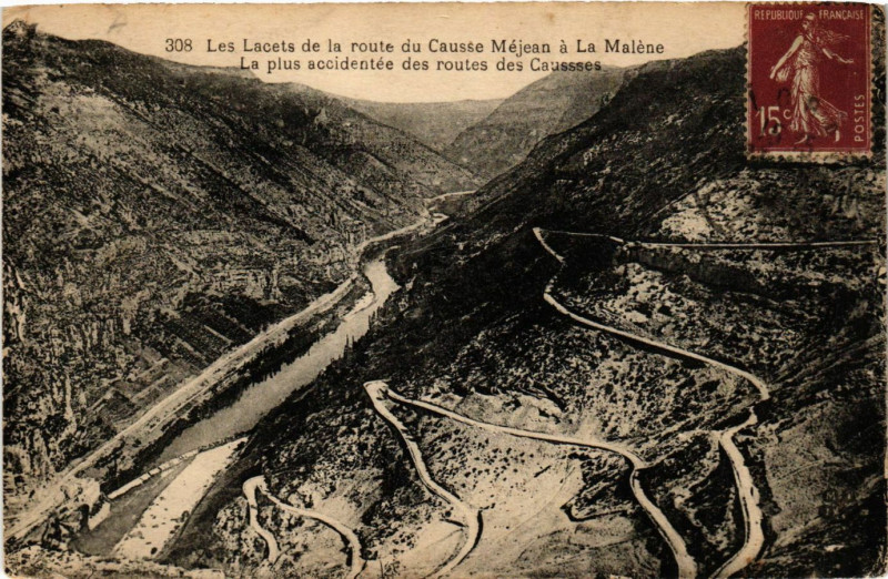 Carte postale ancienne Les Lacets de la Route du Causse Méjean a La Malene