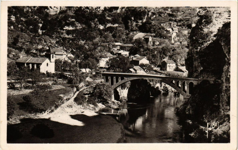 Carte postale ancienne Saint-Chely-du-Tarn - Vue - Gorges du Tarn