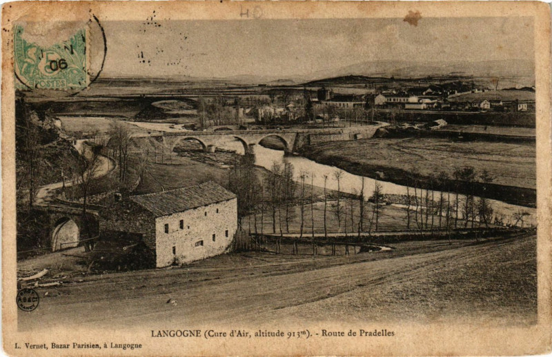 Carte postale ancienne Langogne - Route de Pradelles à Langogne