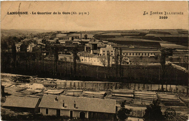 Carte postale ancienne Langogne - Le Quartier de la Gare à Langogne