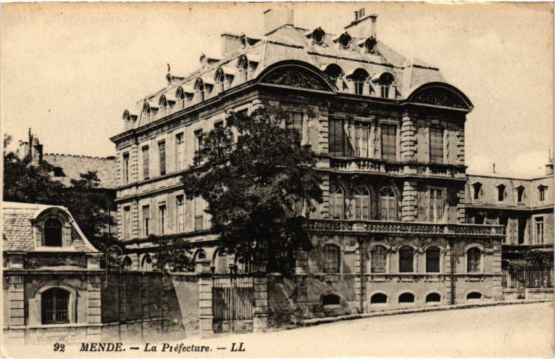 Carte postale ancienne Mende - La Prefecture à Mende