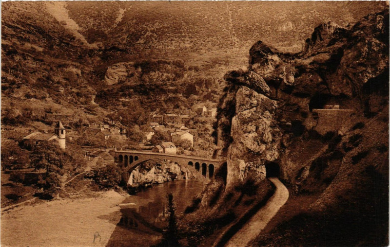 Carte postale ancienne Saint-Chely-du-Tarn - Vue - Gorges du Tarn