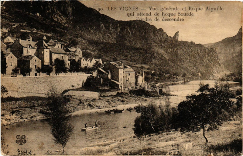 Carte postale ancienne Les Vignes - Vue générale et Roque Aiguille