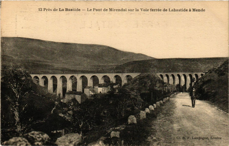 Carte postale ancienne Pres de la Bastide - Le Pont de Mirendol sur la Voie