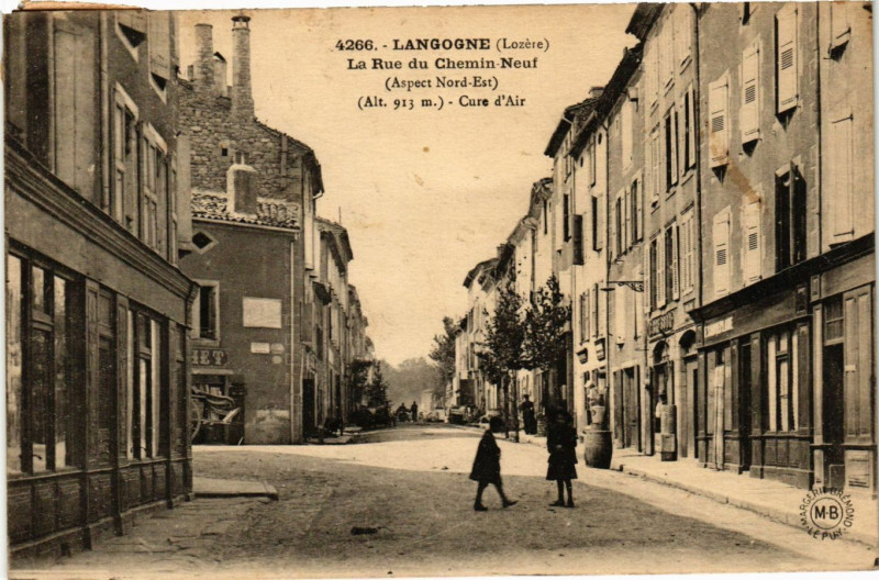 Carte postale ancienne Langogne - La Rue du Chemin-Neuf à Langogne
