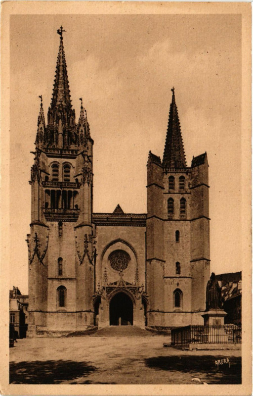 Carte postale ancienne Mende - La Cathédrale à Mende