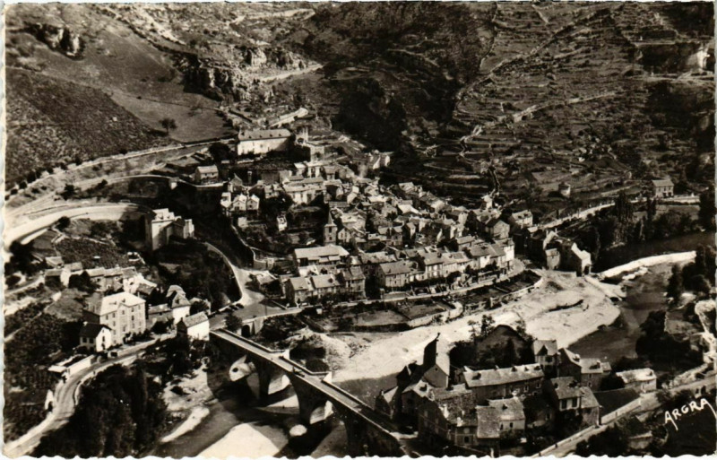 Carte postale ancienne Saint-Enimie - Vue d'ensemble