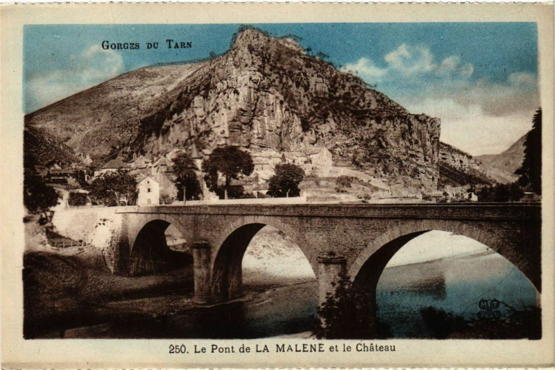 Carte postale ancienne Gorges du Tarn - Le Pont de La Malene et le Chateau
