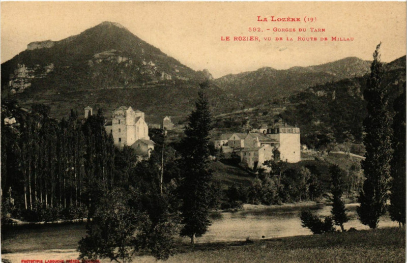Carte postale ancienne La Lozere - Gorges du Tarn - Le Rozier vu de la Route de Milcau au Rozier