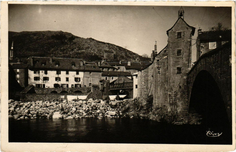 Carte postale ancienne Pont-de-Montvert - La Tour du Pont