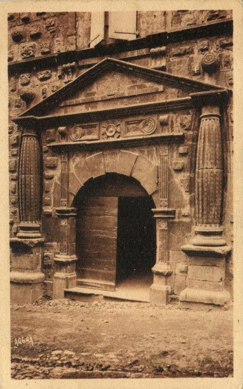 Carte postale ancienne Florac - Le Portail du Couvent de la Présentation