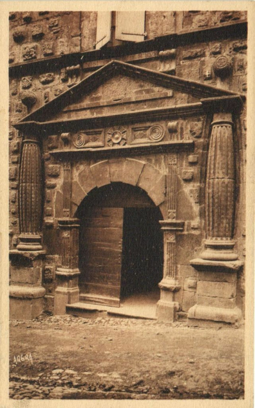 Carte postale ancienne Florac - Le Portail du Couvent de la Présentation