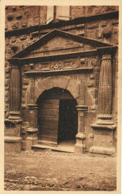 Carte postale ancienne Florac - Le Portail du Couvent de la Présentation