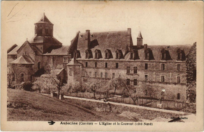 Carte postale ancienne Aubazine Eglise et le Couvent
