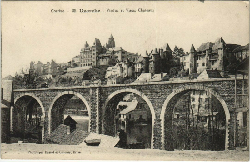 Carte postale ancienne Uzerche Viaduc et Vieux Chateau à Uzerche