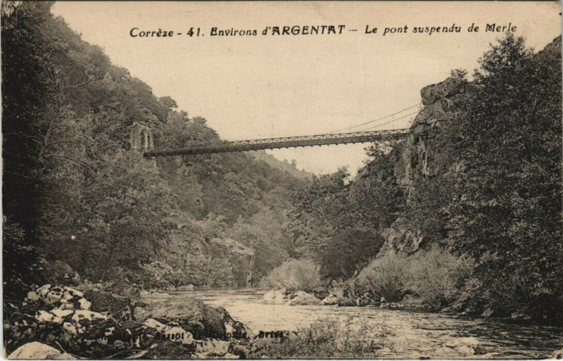 Carte postale ancienne Pont suspendu de Merle