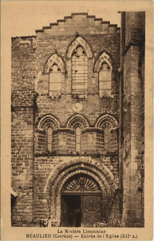 Carte postale ancienne Beaulieu Entrée de l'Eglise
