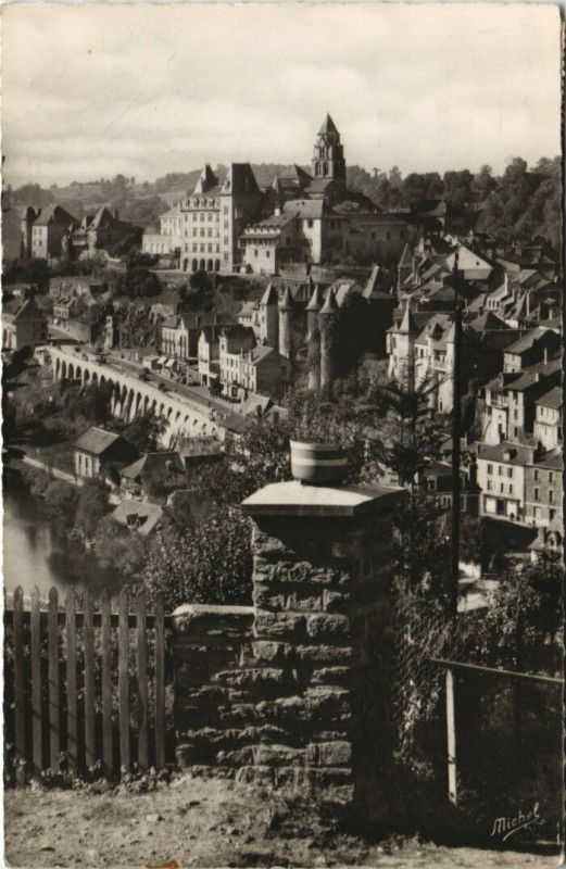 Carte postale ancienne Uzerche vue générale à Uzerche